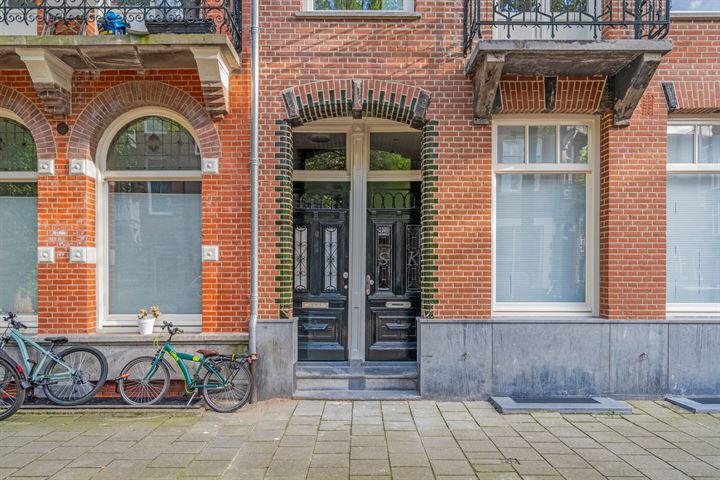 Bekijk foto 2 van Johannes Verhulststraat 61-3