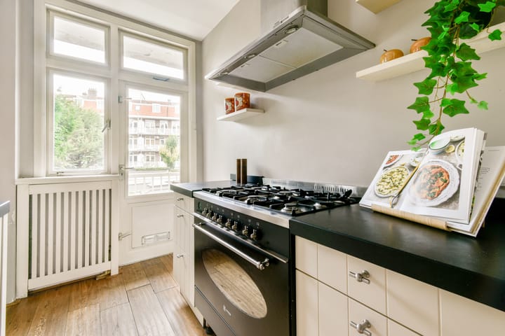Photo 9 of Roerstraat 36-1