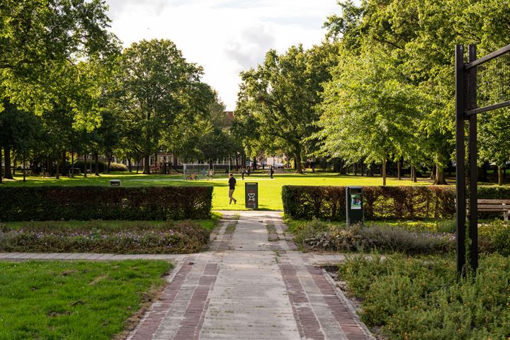 Bekijk foto 36 van Van Meursstraat 49