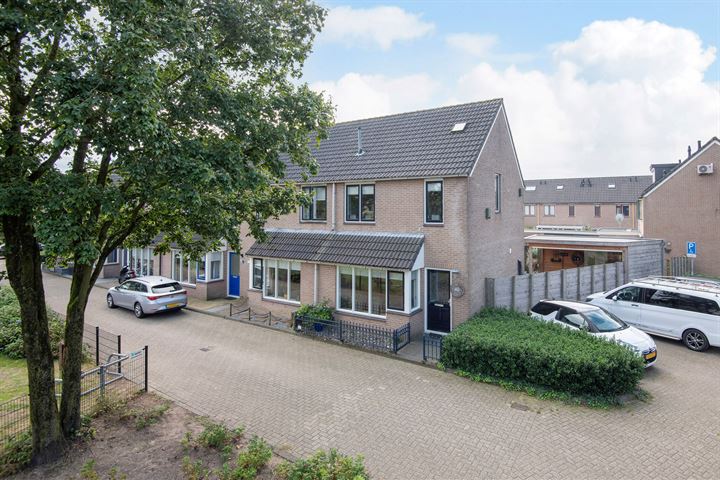 View photo 1 of Vervoornstraat 130