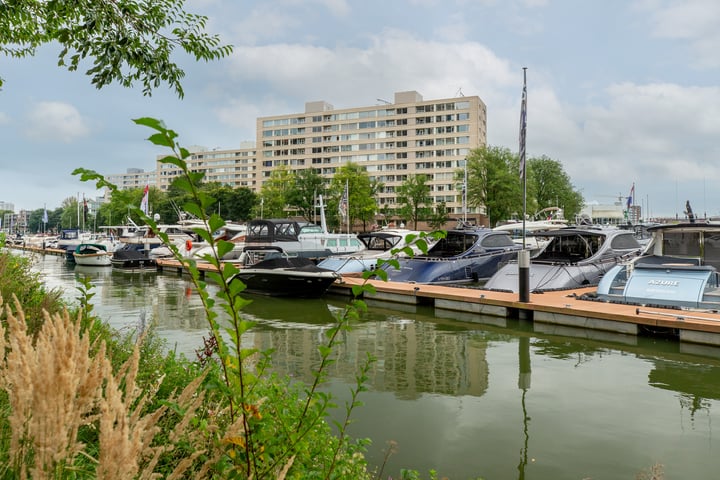 Bekijk foto 3 van 's-Lands werf 271