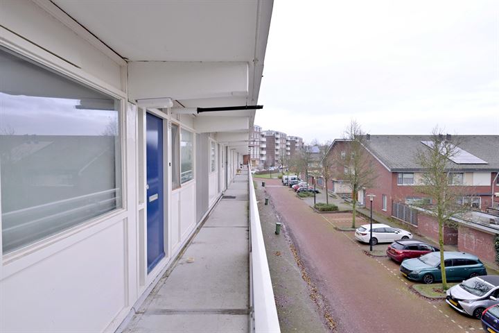 View photo 3 of Brahmsstraat 71