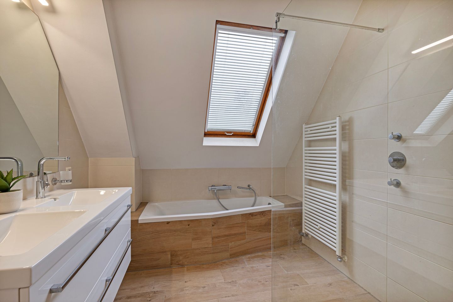 Photo 4 of Scheldestraat 4-A