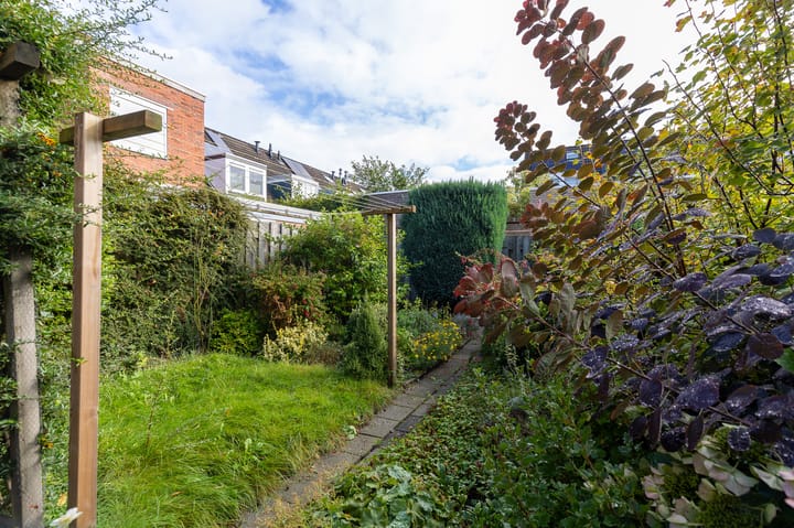 Foto 20 van Helper Weststraat 40