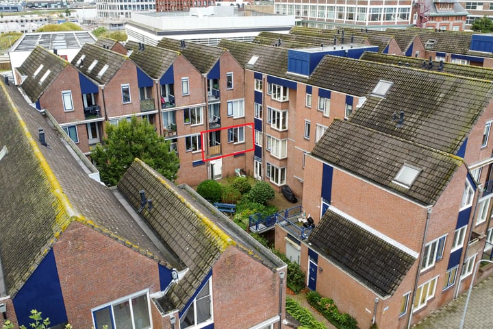 View photo 2 of Van Dishoeckstraat 158