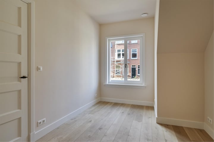 Bekijk foto 19 van Loudonstraat 57