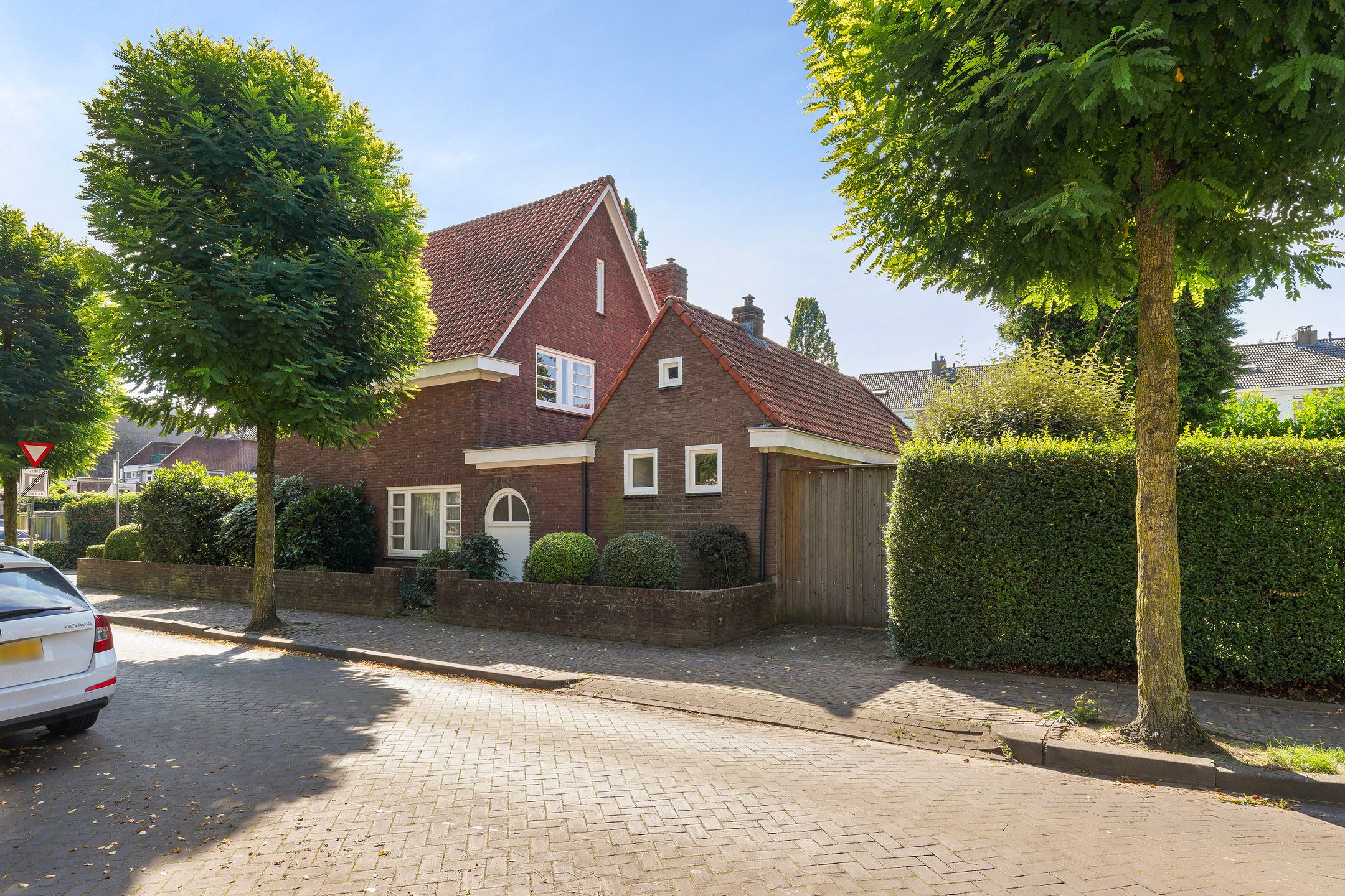 Foto 6 van Terburghtweg 1