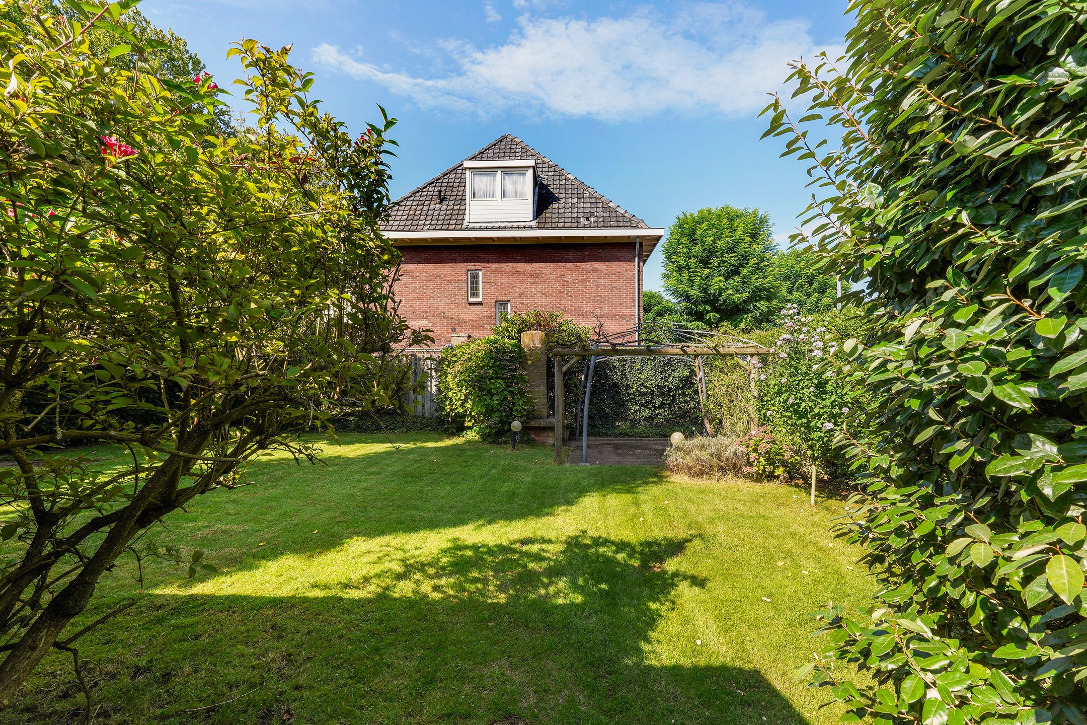 Foto 42 van Terburghtweg 1