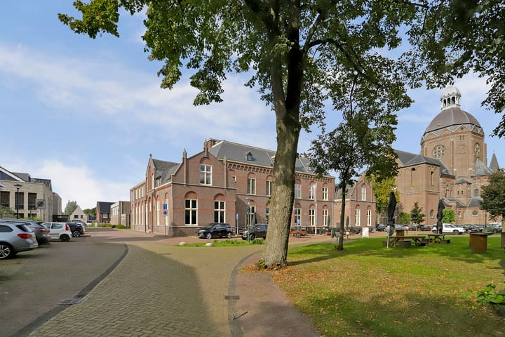 Bekijk foto 38 van Kerkplein 20