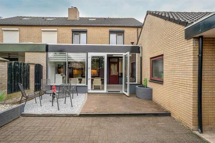 View photo 30 of Graaf van Loonstraat 17