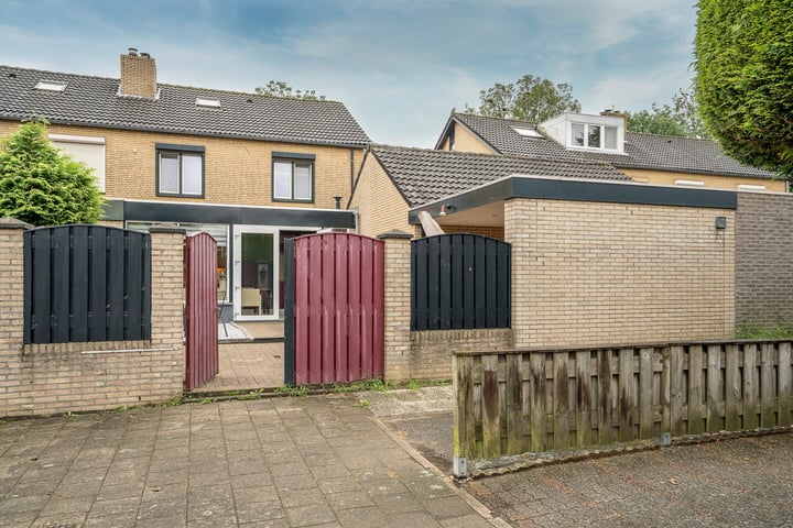 View photo 35 of Graaf van Loonstraat 17