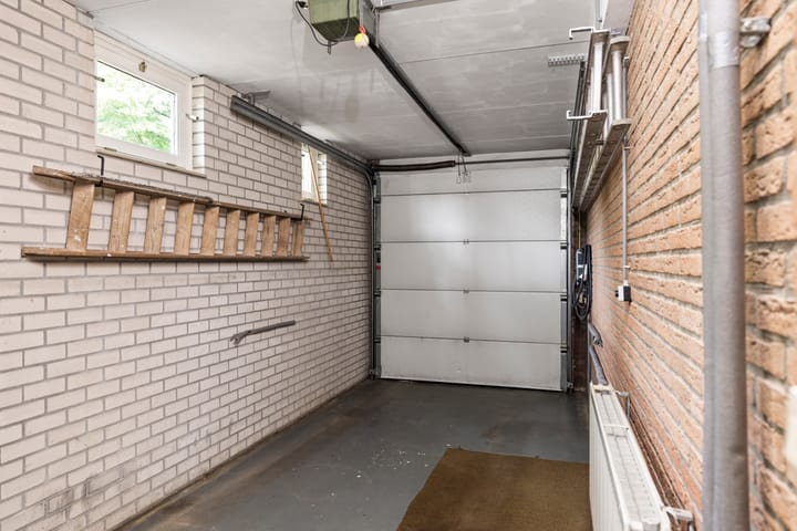 Foto 17 van Burg. Crommelinlaan 4