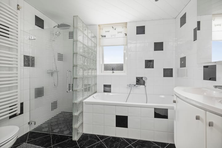 Foto 30 van Burg. Crommelinlaan 4