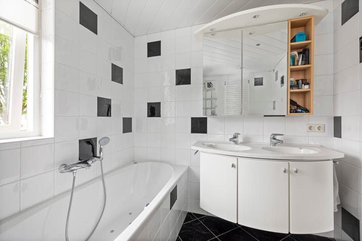 Foto 31 van Burg. Crommelinlaan 4