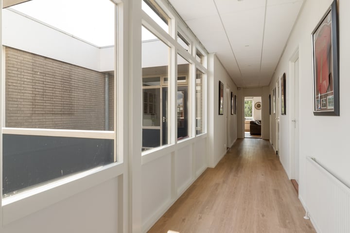 Bekijk foto 9 van Raadhuisstraat 4