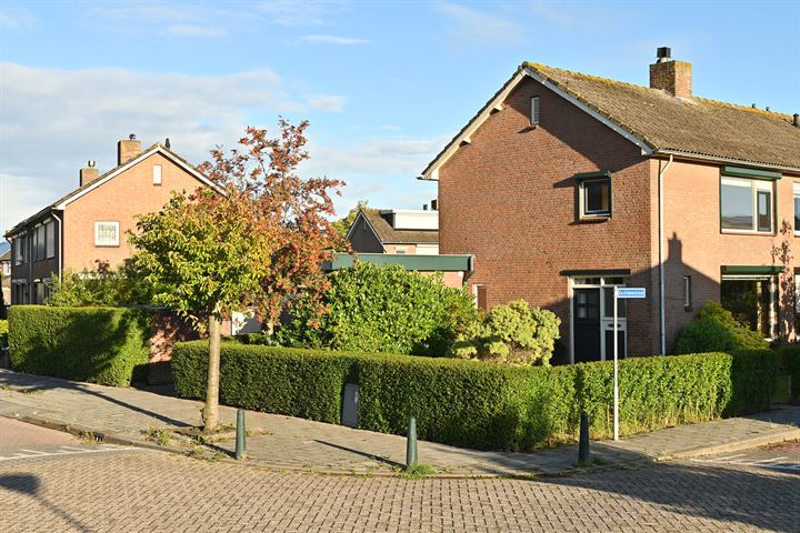 View photo 3 of Orchideestraat 32