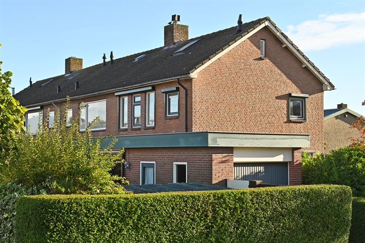 View photo 4 of Orchideestraat 32