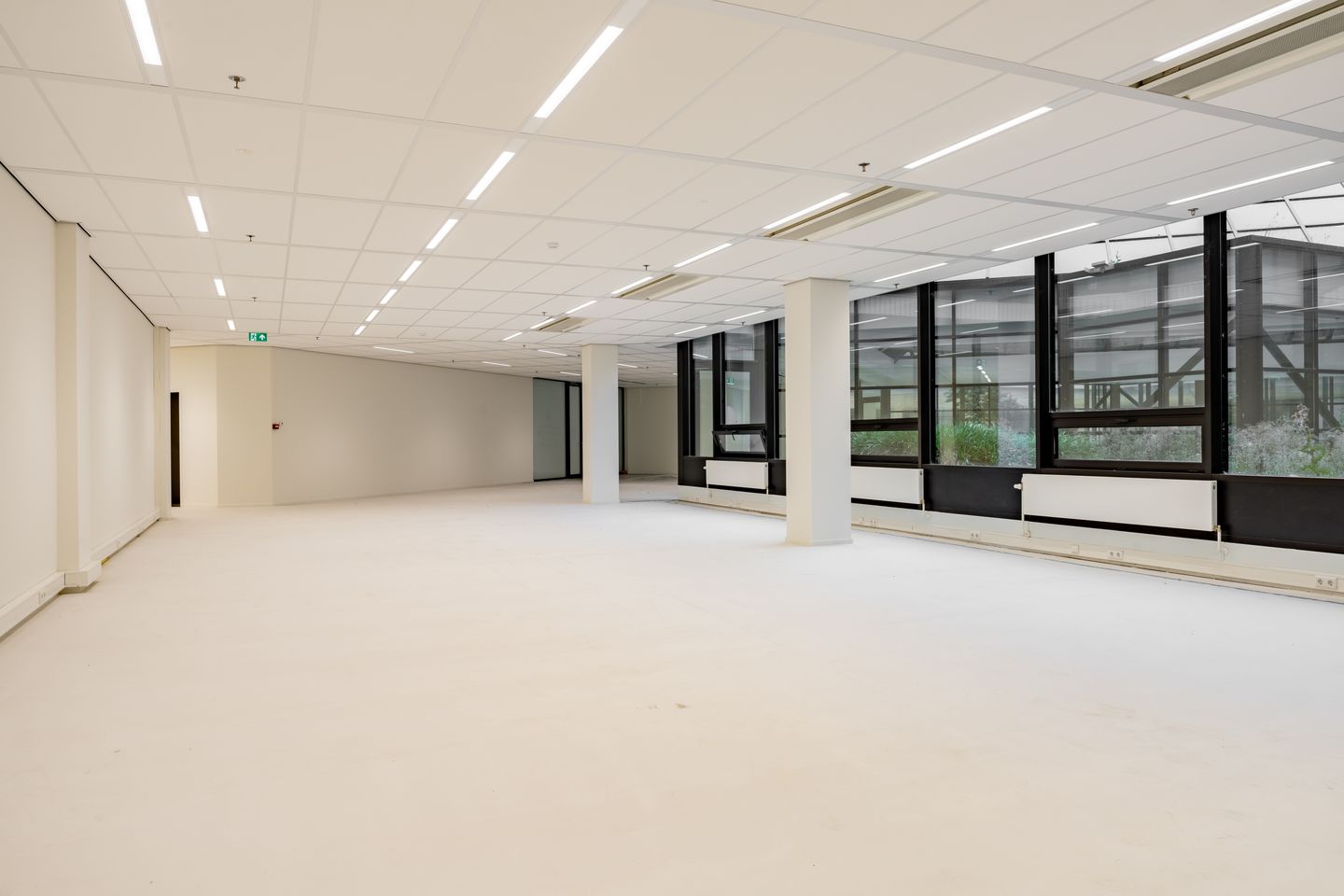 View photo 4 of Hoogoorddreef 9