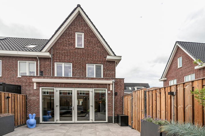 View photo 15 of Maria van Oosterwijckstraat 59