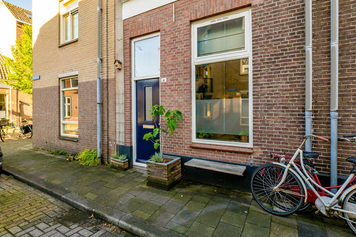 View photo 5 of Hulststraat 19