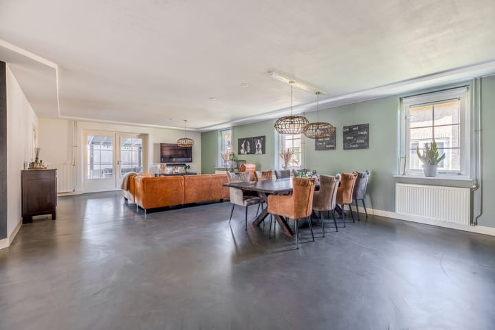 Photo 4 of Florastraat 35