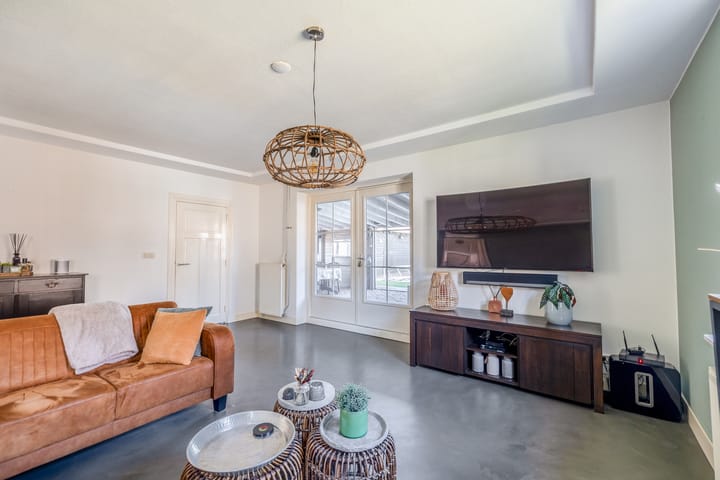 Photo 8 of Florastraat 35