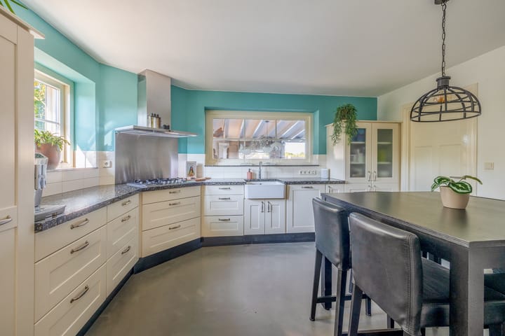 Photo 12 of Florastraat 35