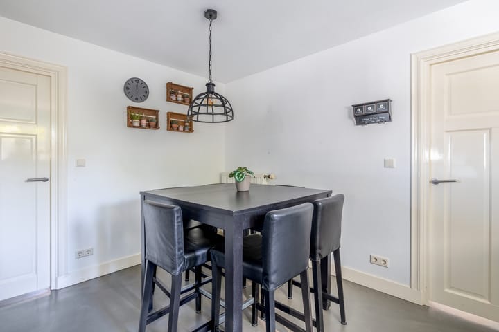 Photo 16 of Florastraat 35