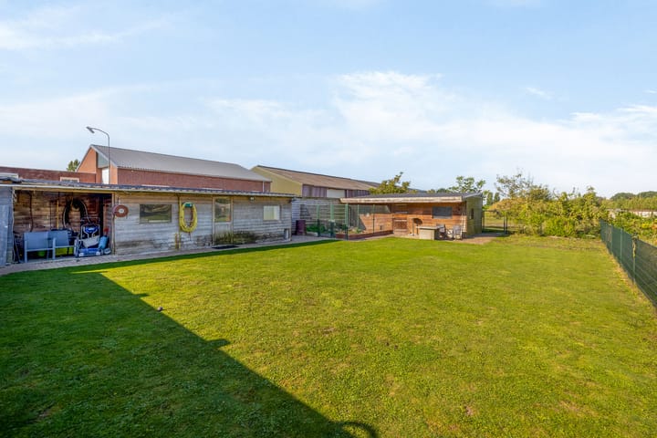 Photo 27 of Florastraat 35