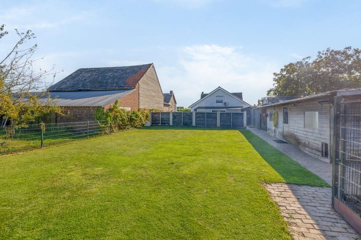 Photo 28 of Florastraat 35