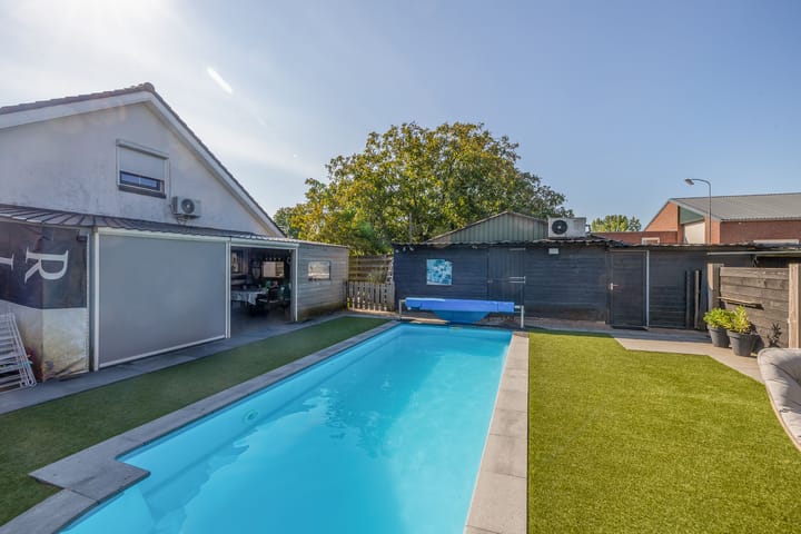 Photo 34 of Florastraat 35