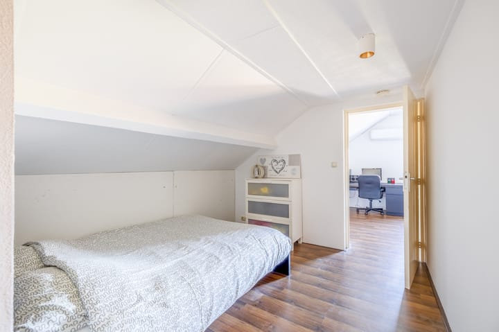 Photo 59 of Florastraat 35