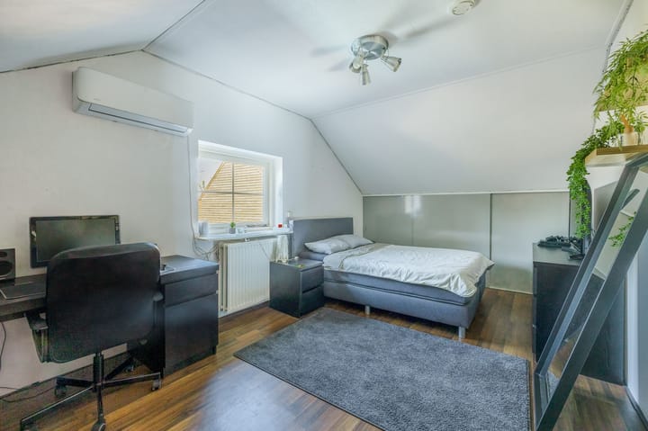 Photo 62 of Florastraat 35