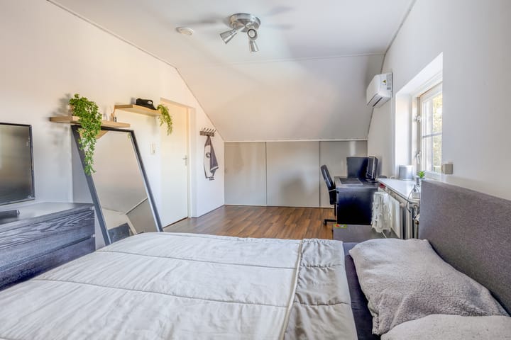 Photo 63 of Florastraat 35