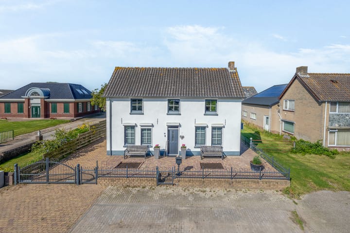 Photo 69 of Florastraat 35