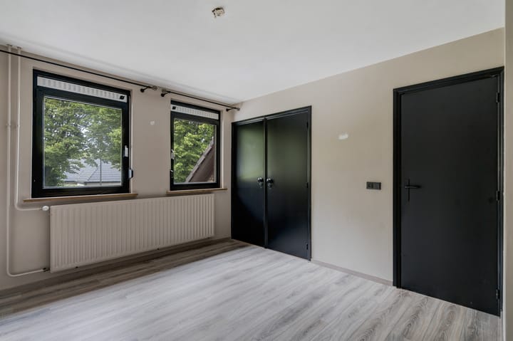 Photo 26 of Hoolstraat 1