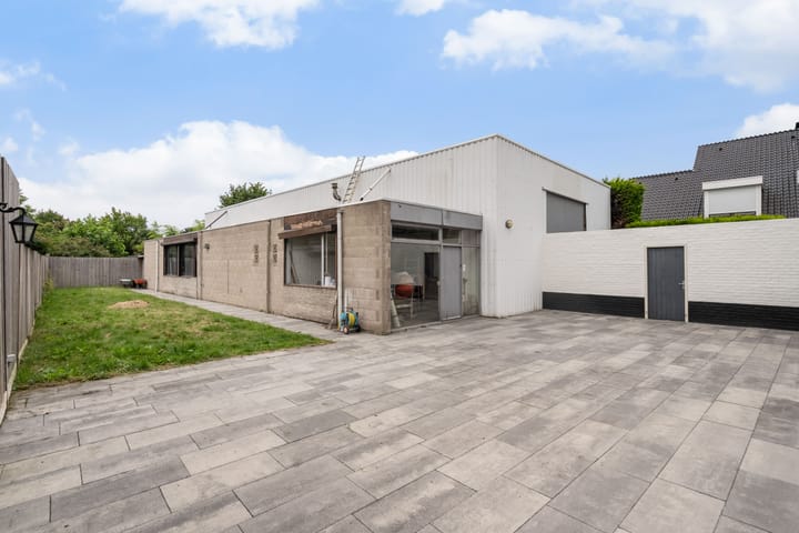 Photo 37 of Hoolstraat 1