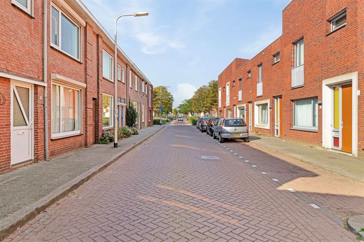 Bekijk foto 3 van Trompstraat 35