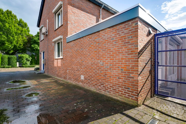 View photo 39 of Luytersteegstraat 18