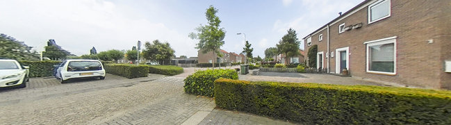 Bekijk 360° foto van Straatbeeld van Oranjelaan 21