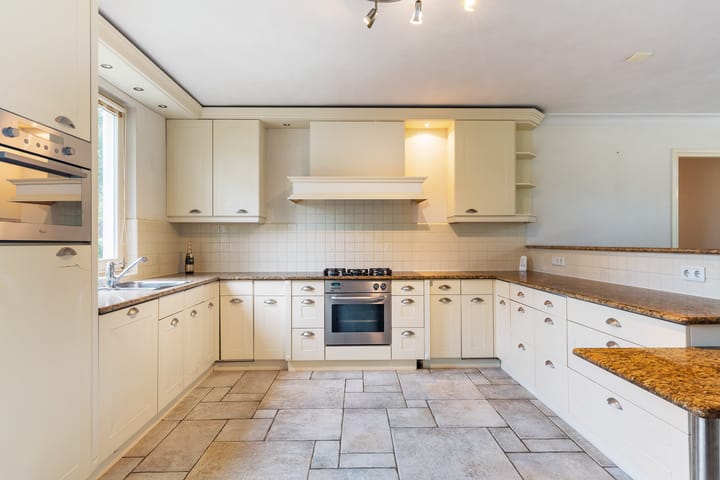 Foto 12 van Leeuweriklaan 8