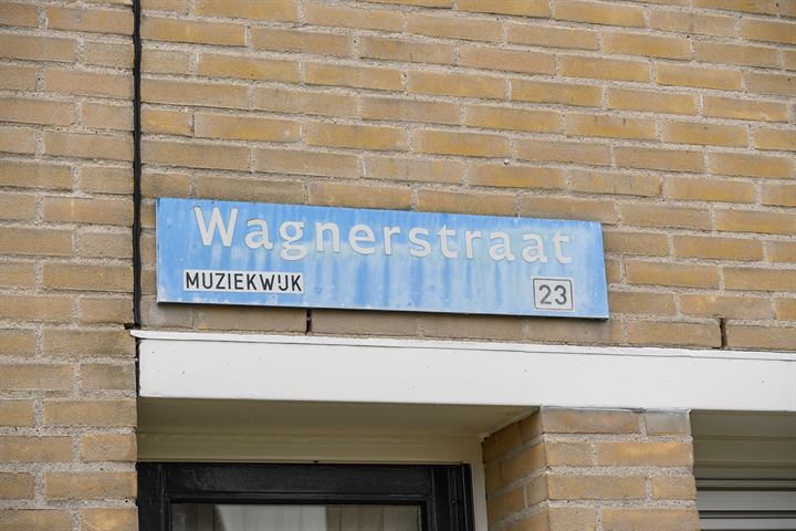 View photo 32 of Wagnerstraat 30