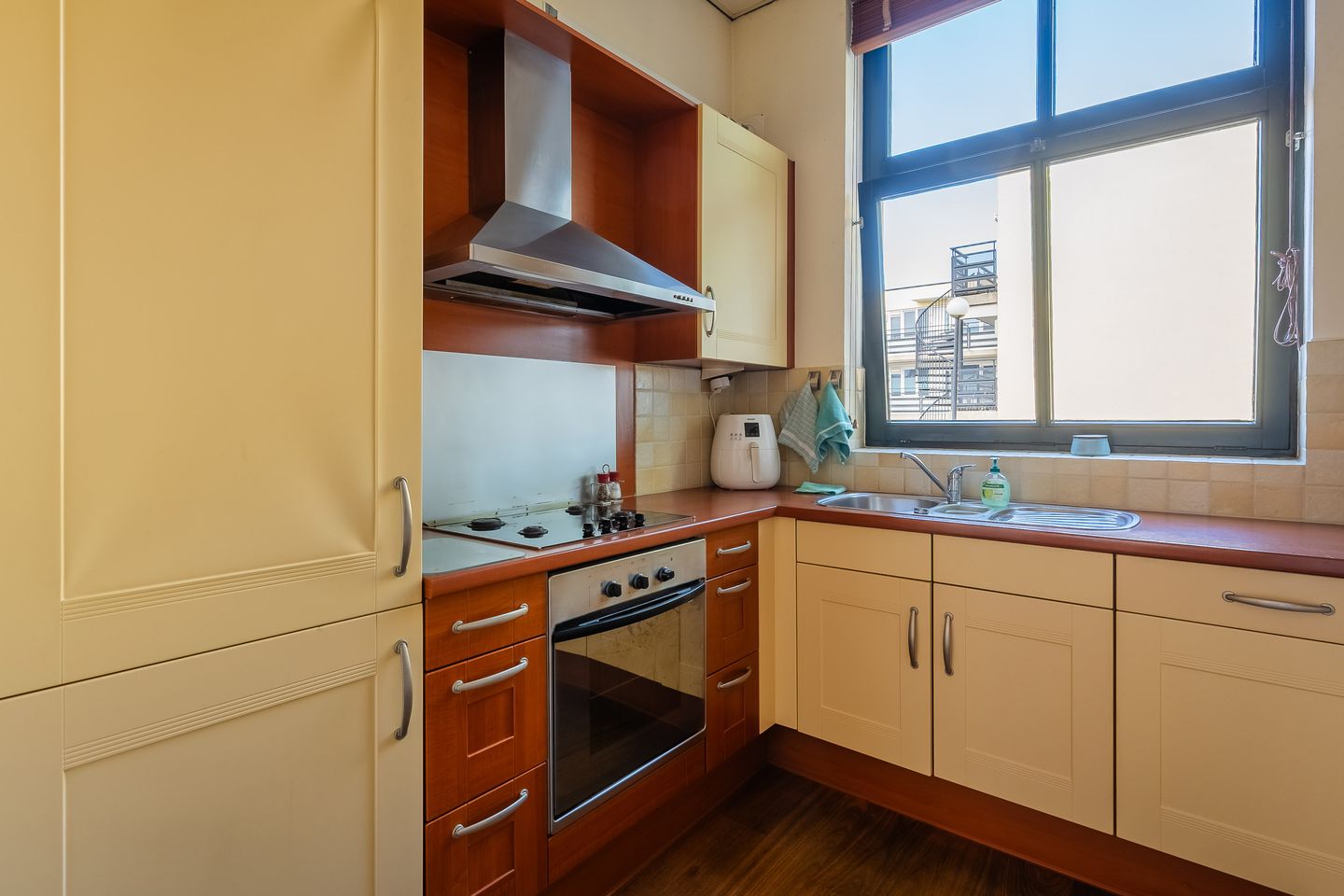 Foto 20 van Weeshuisplein 12