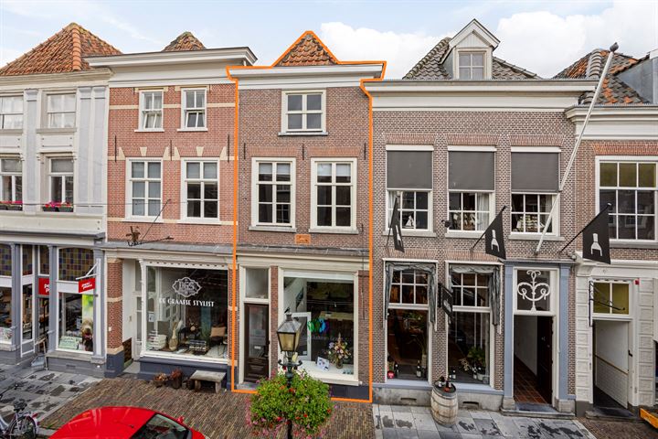 View photo 1 of Rogstraat 22