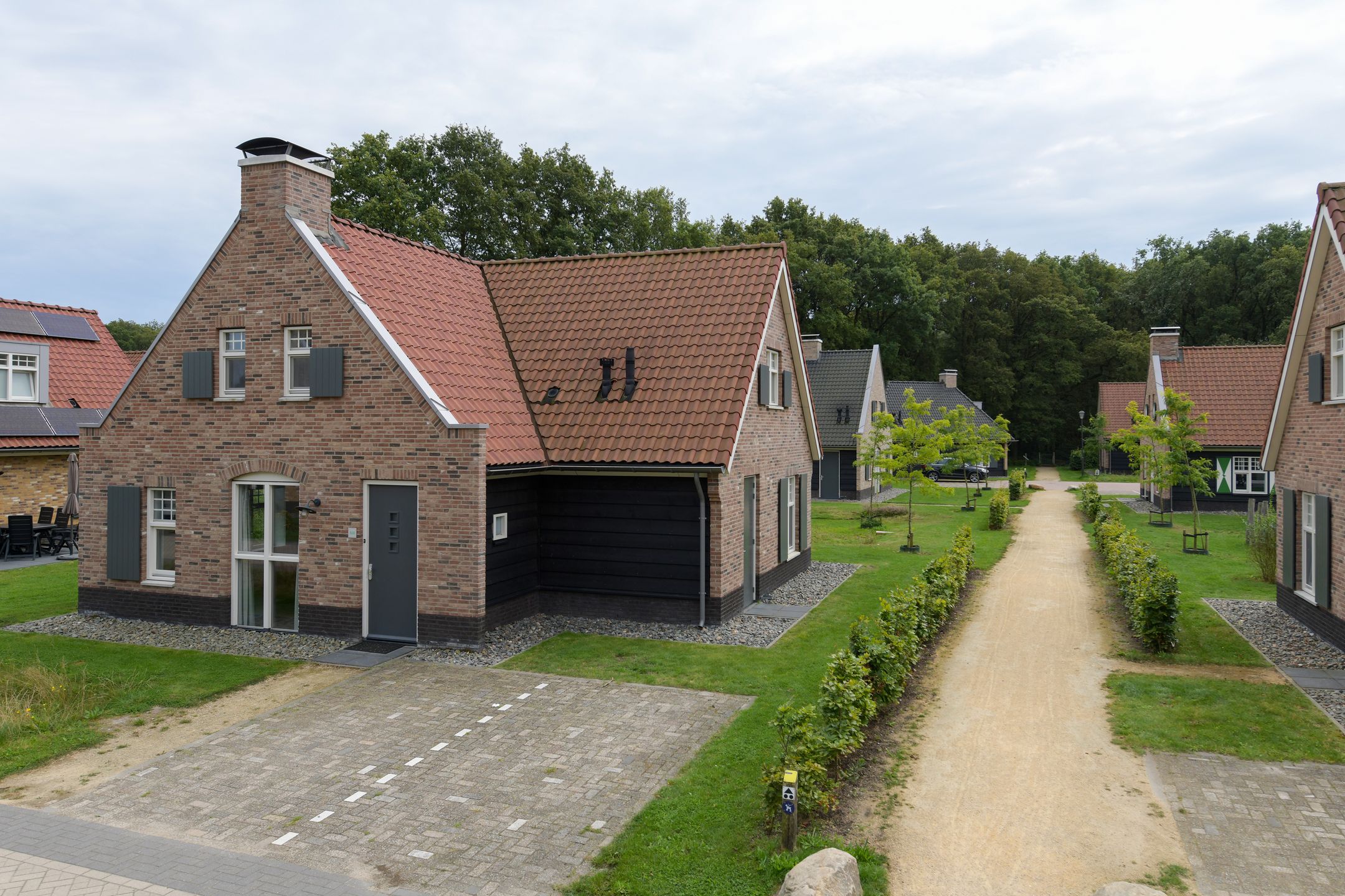 4-bedroom freehold villa in Kaatsheuvel — photo 1 of 5
