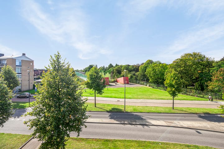 Foto 15 van Burgemeester Van Haarenlaan 1405