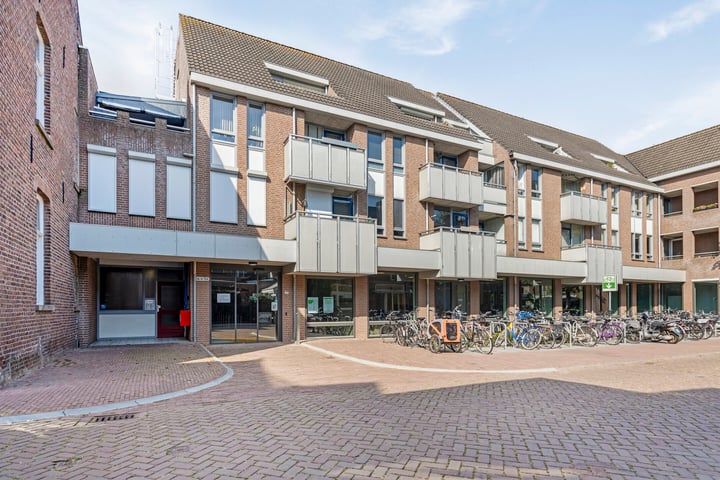 Bekijk foto 1 van Leeuwstraat 44