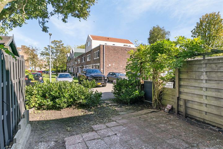 Bekijk foto 33 van Linnaeusstraat 100