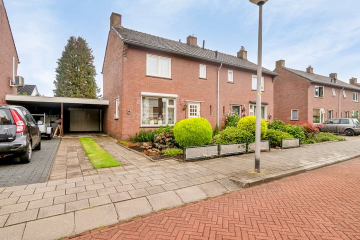 Bekijk foto 1 van Beukenlaan 46