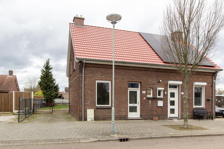 Bekijk foto 2 van Prinses Beatrixstraat 6